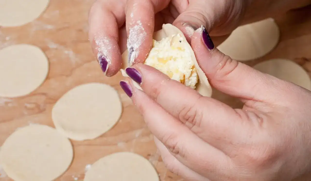 Mrożenie farszu na pierogi ruskie? Sprawdź, jak to zrobić dobrze!
