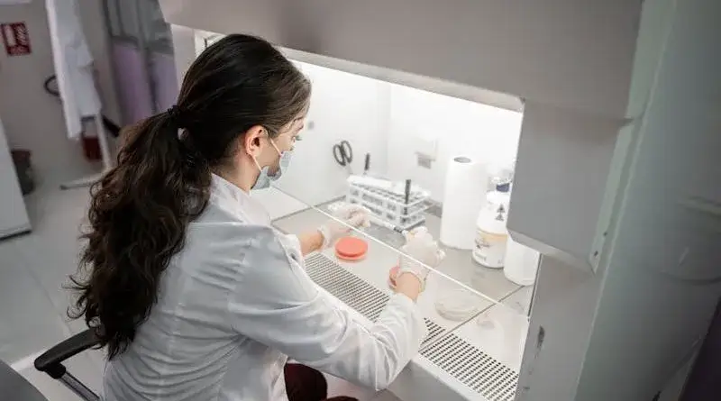 Biologia sądowa – czy warto? Odkryj korzyści i możliwości kariery