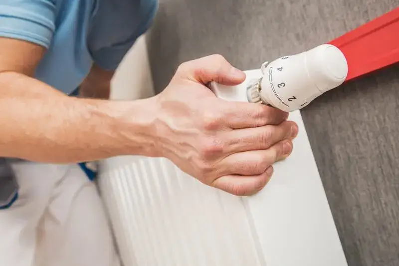 Jakie ogrzewanie elektryczne do mieszkania wybrać, by zaoszczędzić?