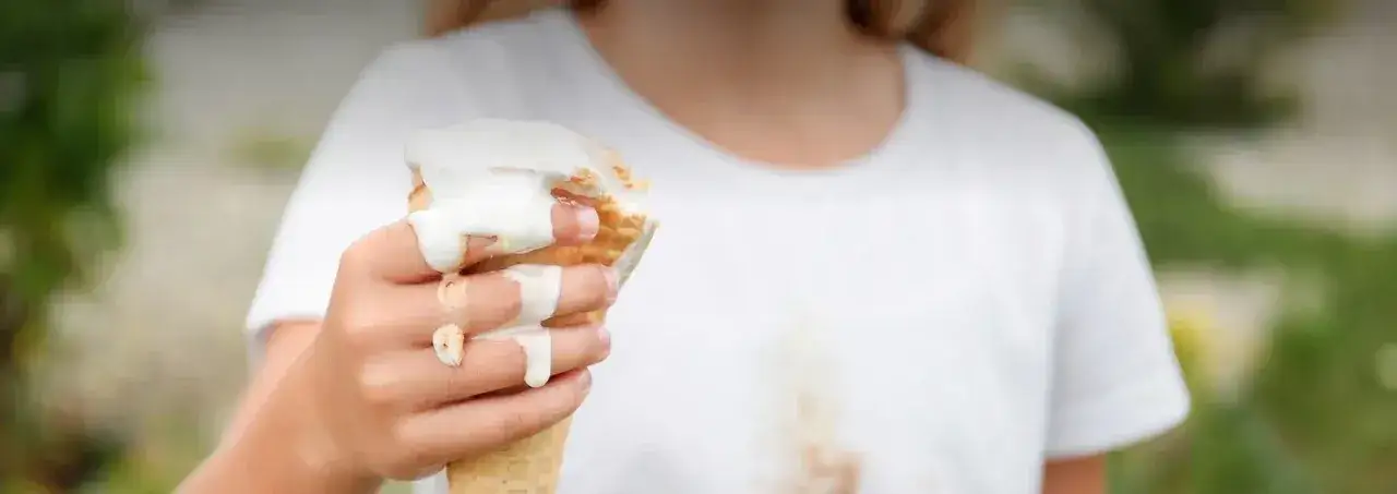 Czy odplamiacz to to samo co wybielacz? Poznaj kluczowe różnice