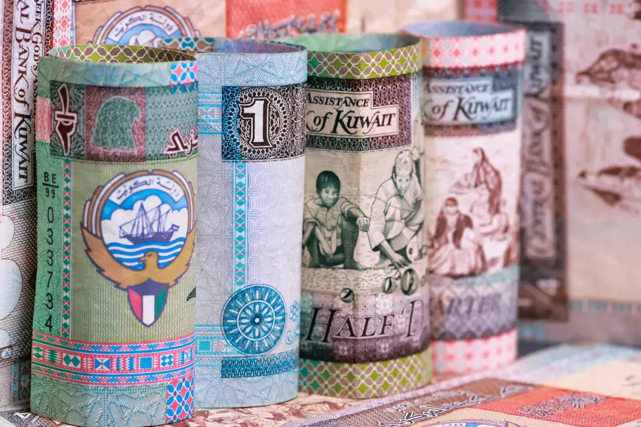 Poznaj najdroższą walutę na świecie - zaskakujące fakty i porównanie