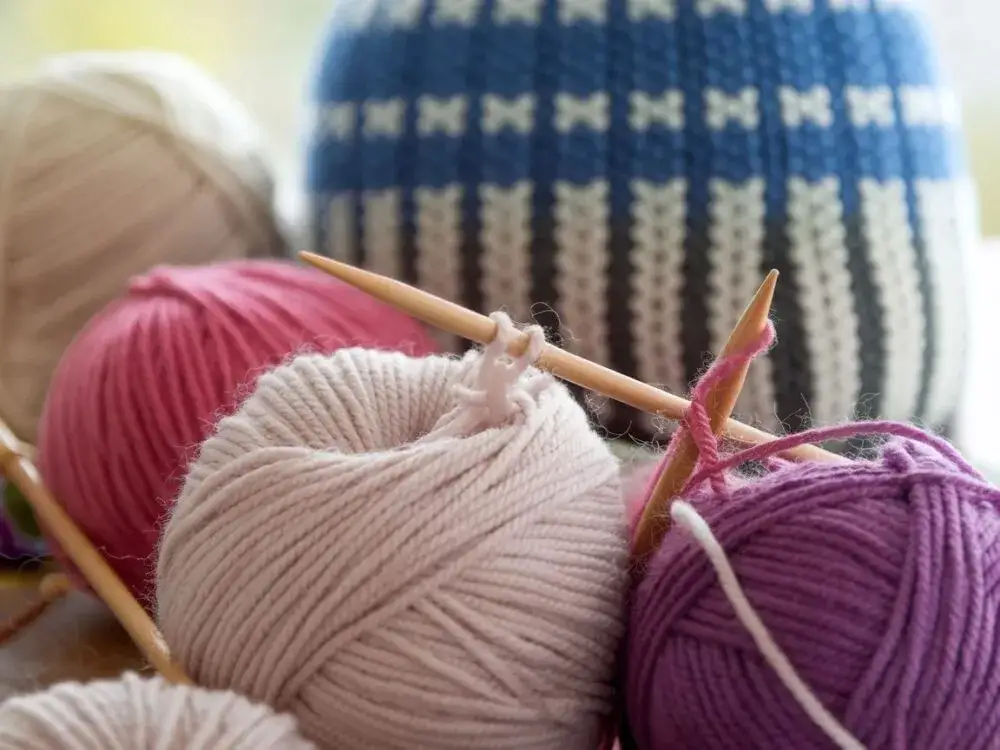 Ile motków wełny na czapkę? Oto co musisz wiedzieć, aby nie przepłacić