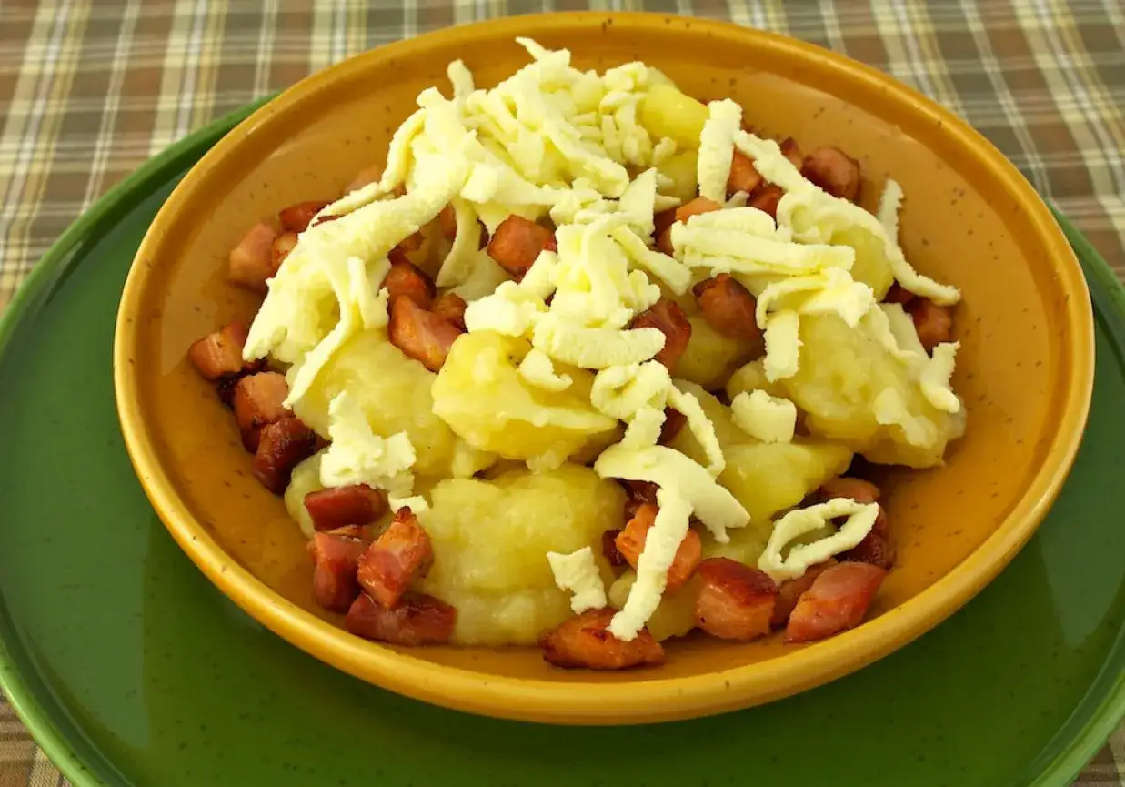 Haluszki z bryndzą: Jak zrobić idealne? Przepis krok po kroku