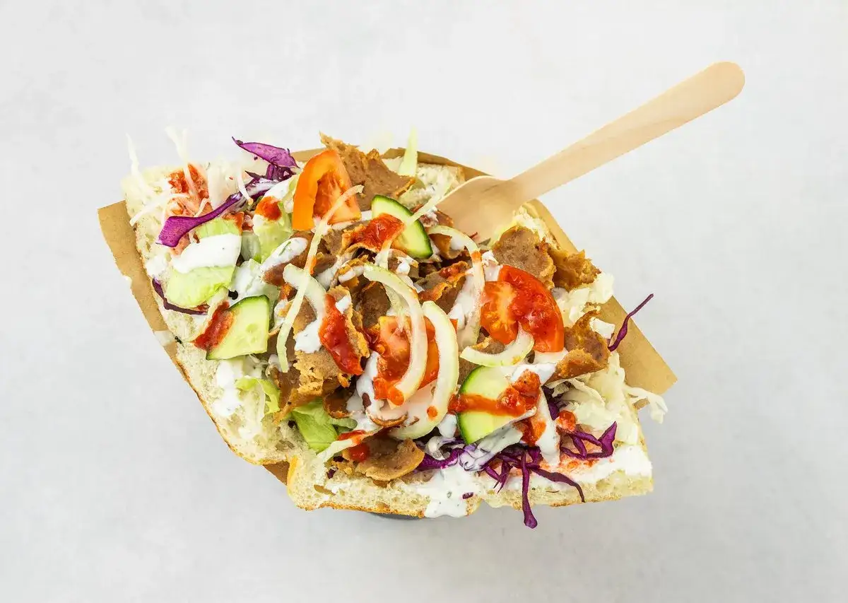 Kebab: Bułka czy Rollo? Nie forma, a lokal decyduje o mięsie!