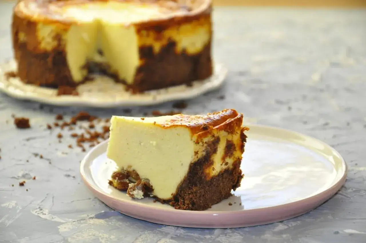 Ile kalorii ma sernik? Od tradycji po fit pełny przewodnik