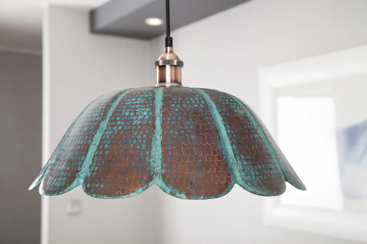 Jak zamontować żyrandol? Poradnik krok po kroku i bezpieczeństwo