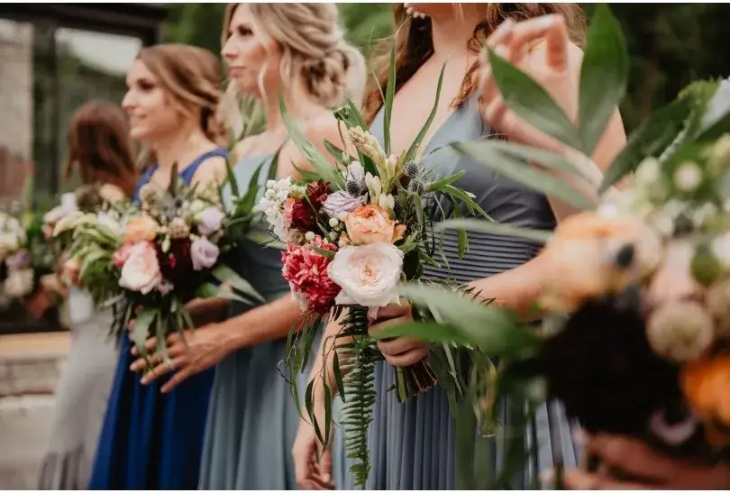 Co zabrać na wesele jako gość, aby uniknąć wpadek i cieszyć się zabawą