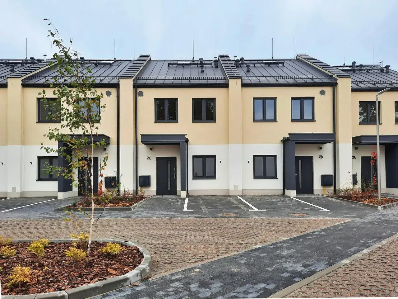 Domy szkieletowe: Jak wybrać firmę i uniknąć błędów? Poradnik