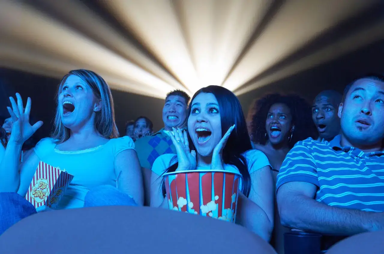 Filmy dla niesłyszących – najlepsze tytuły z napisami i tłumaczeniem