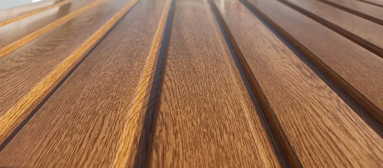 Kolor podbitki złoty dąb - eleganckie wykończenie okapu dachu