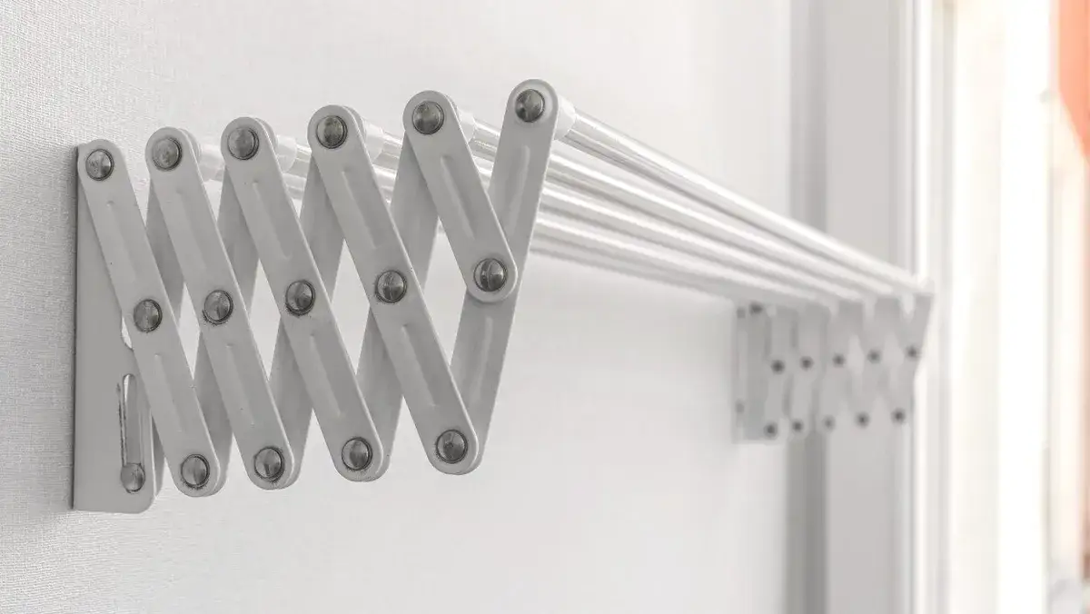 Gdzie suszyć pranie w bloku? Najlepsze sposoby na szybkie suszenie