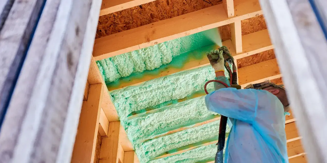 Zestaw do pianki PUR: Samodzielny natrysk poradnik i opłacalność