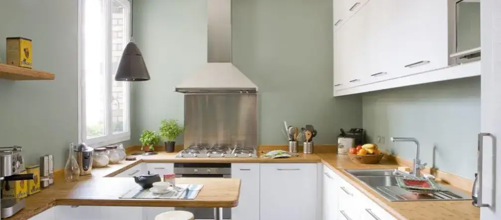 Najlepsze farby do kuchni: czym pomalować ścianę, by była trwała i łatwa do czyszczenia