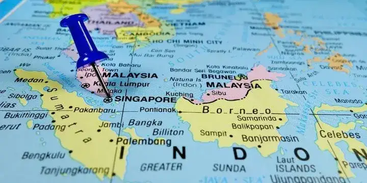 Gdzie leży Singapur? Położenie, klimat i podróż z Polski