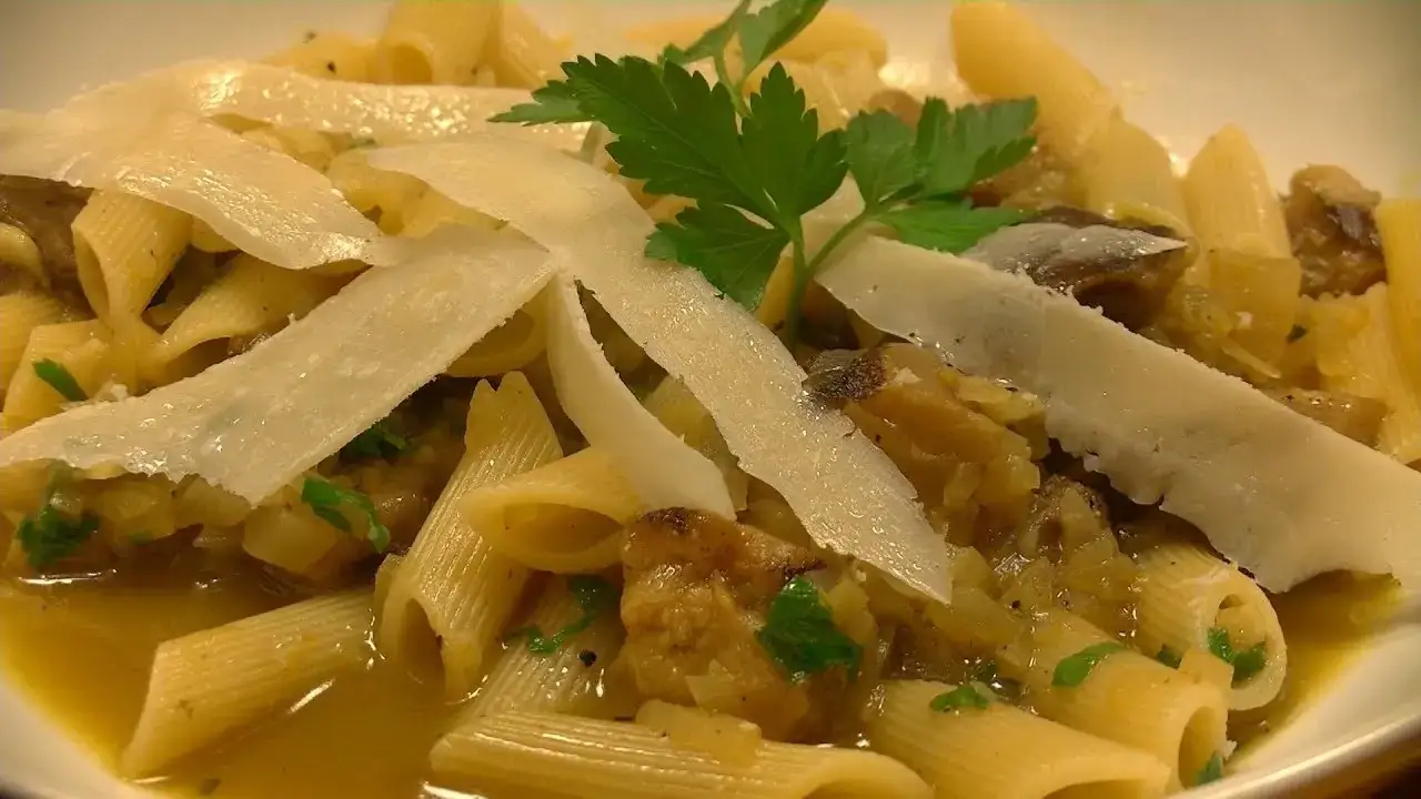 Penne z grzybami - łatwy przepis, który zachwyci Twoich gości