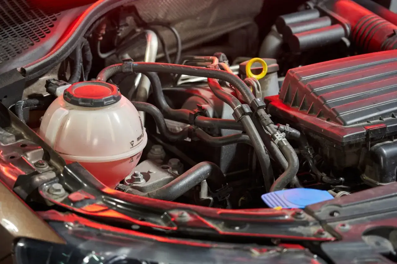 Jak odpowietrzyć chłodnicę? Prosty poradnik krok po kroku