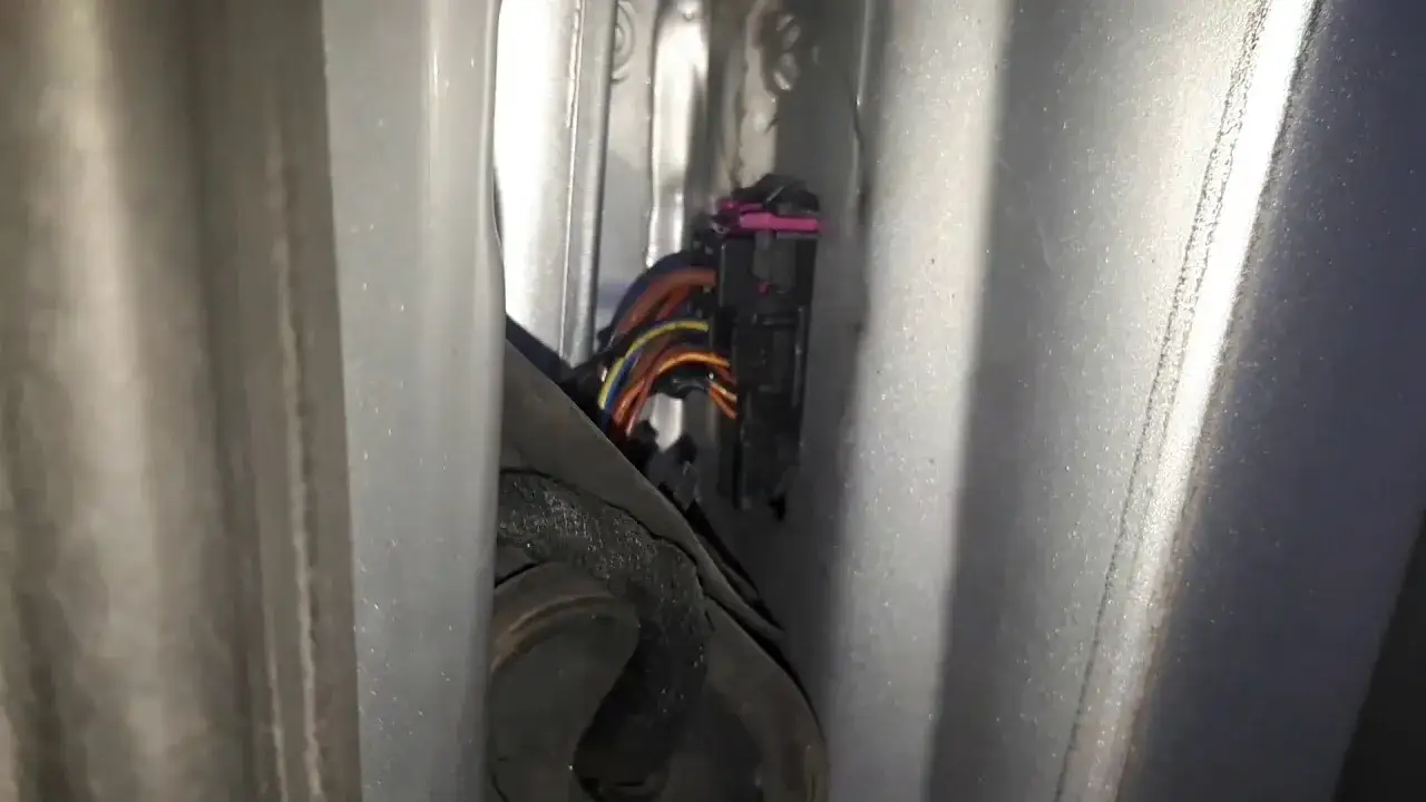 Problemy z wiązką elektryczną drzwi Audi A4 B6 i ich rozwiązania