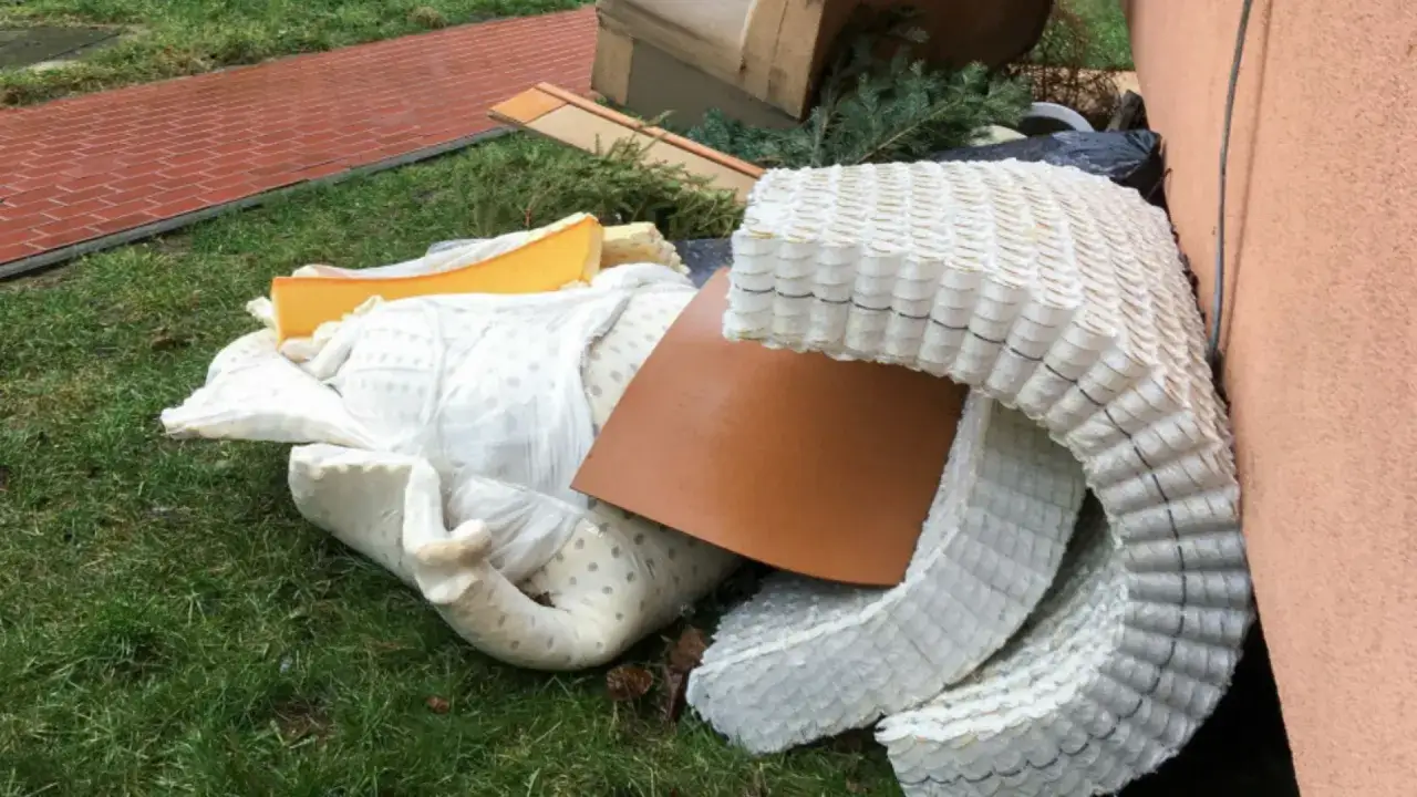 Gdzie wyrzucić materac? Sprawdź najlepsze sposoby na utylizację