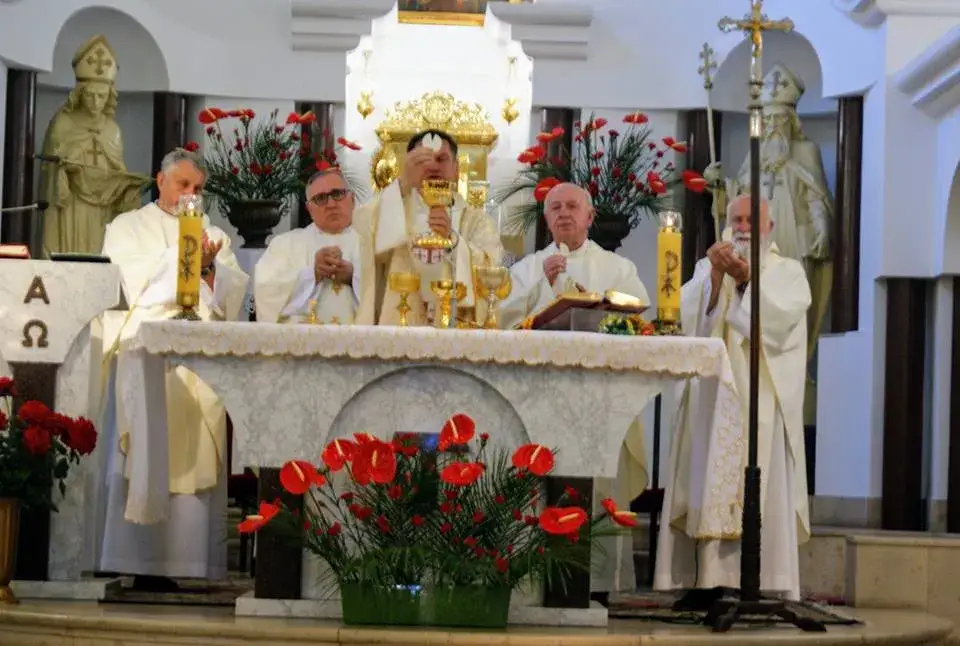 Dlaczego msza święta jest uobecnieniem ofiary krzyżowej? Wyjaśnienie