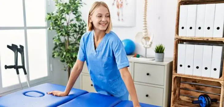 Jak wyglądają studia fizjoterapii? Odkryj wyzwania i korzyści