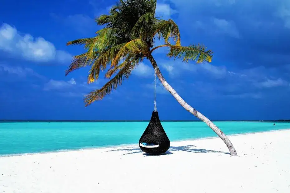 Gdzie jest ciepło w kwietniu? 9 gorących kierunków, które zaskoczą