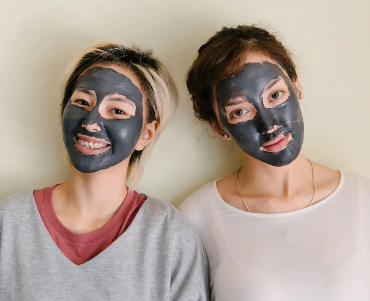 Jak czarna maska do twarzy odmieni Twoją skórę oraz jej kondycję?