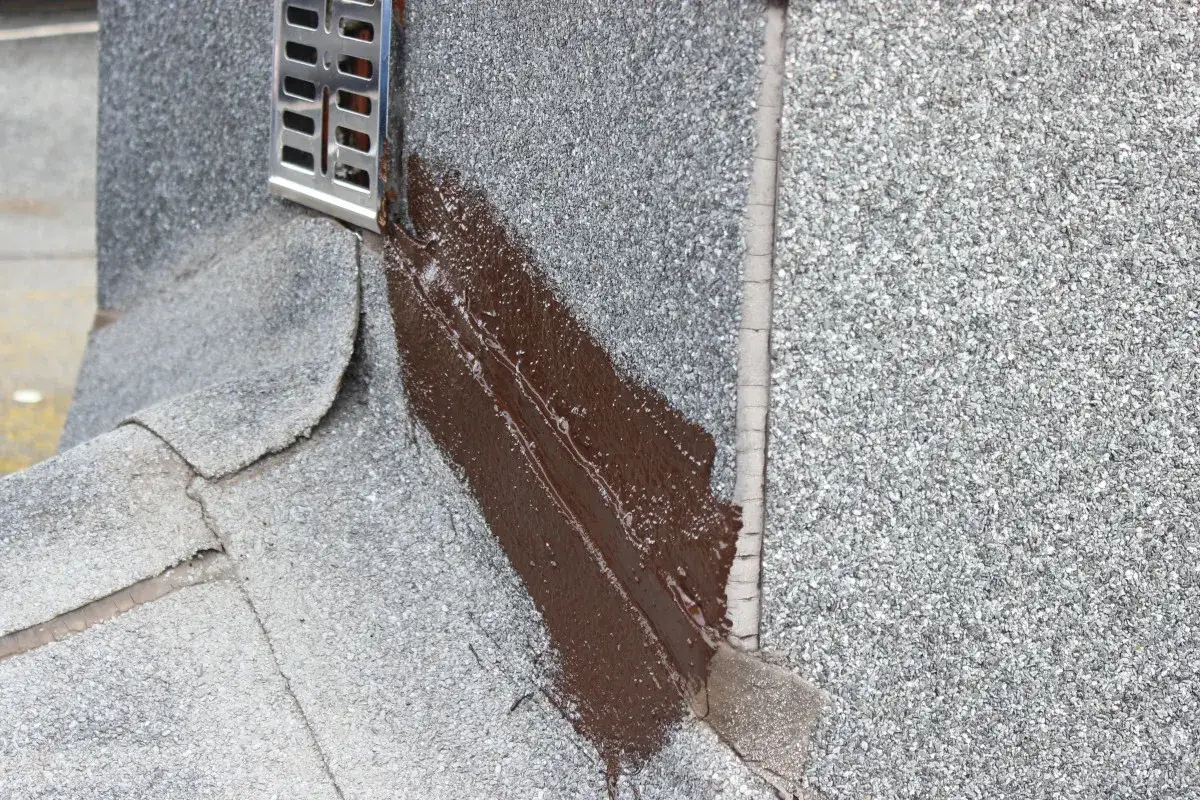 Jak uszczelnić dach od środka? Poradnik DIY krok po kroku