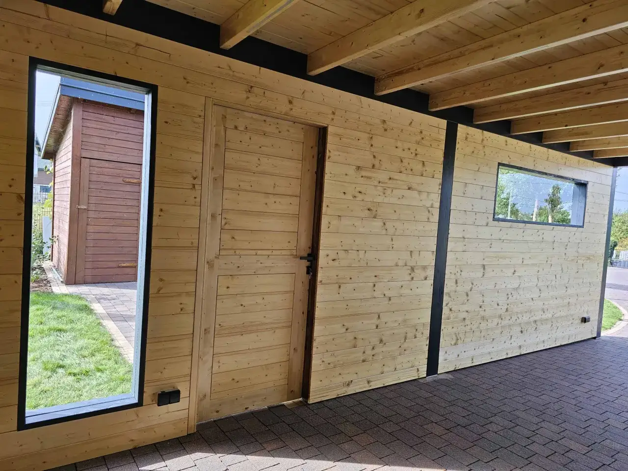 Jak zabudować ściany altany ogrodowej, by uniknąć nieprzyjemności?