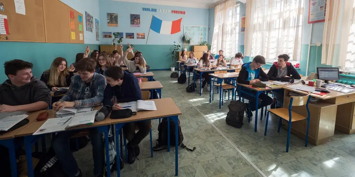 Jakie szkoły wliczają się do stażu pracy? Sprawdź, by nie stracić czasu