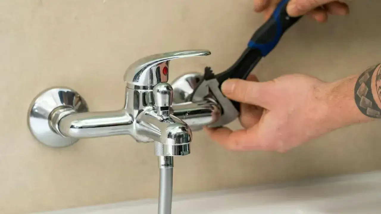 Wymiana baterii wannowej: uniknij kosztownych błędów i zyskaj komfort