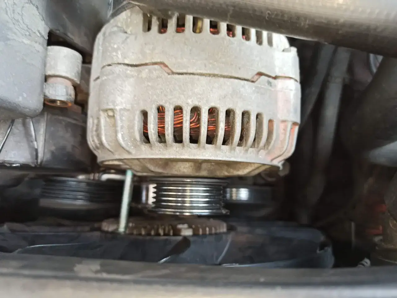 Jak łatwo i bezpiecznie wyjąć alternator w Audi A4 B6 – krok po kroku