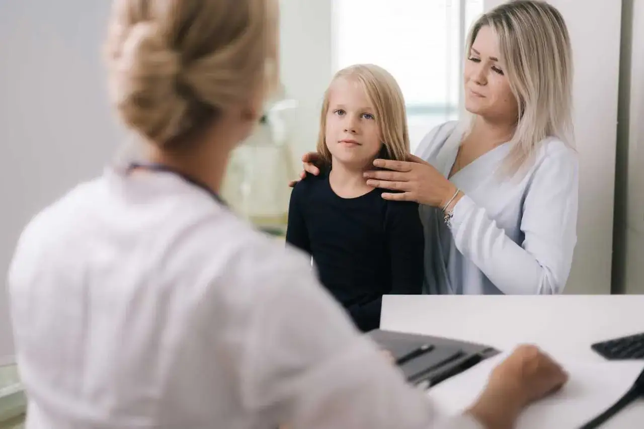 Kiedy z dzieckiem do neurologa? Objawy, które nie mogą być ignorowane