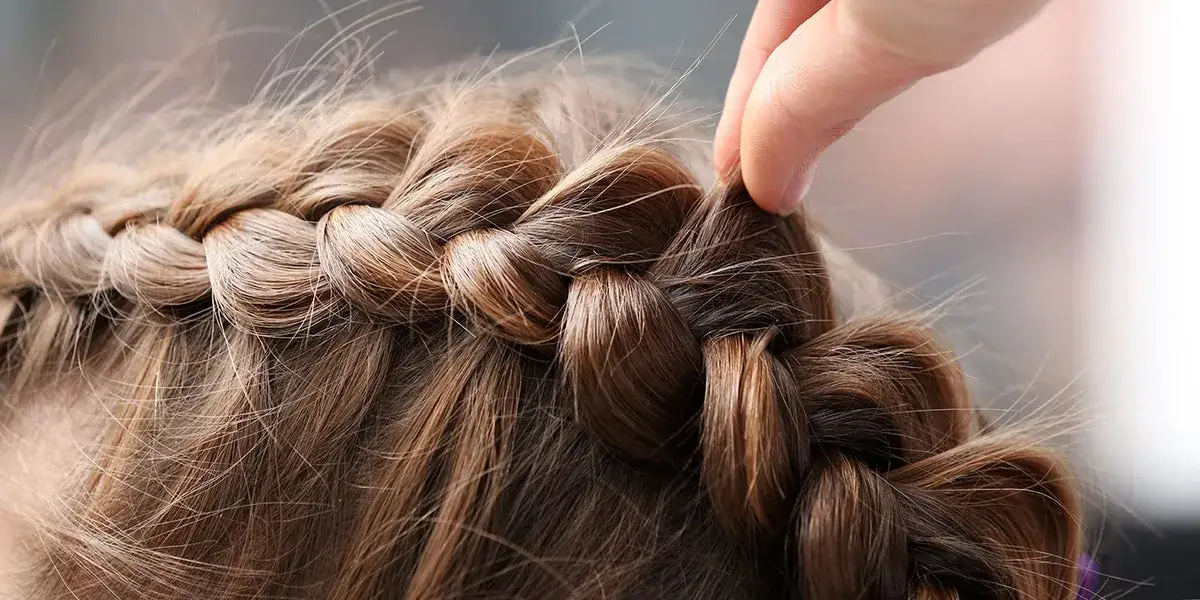 Flechtfrisuren für mittellanges Haar: Einfache Styles für jeden Anlass