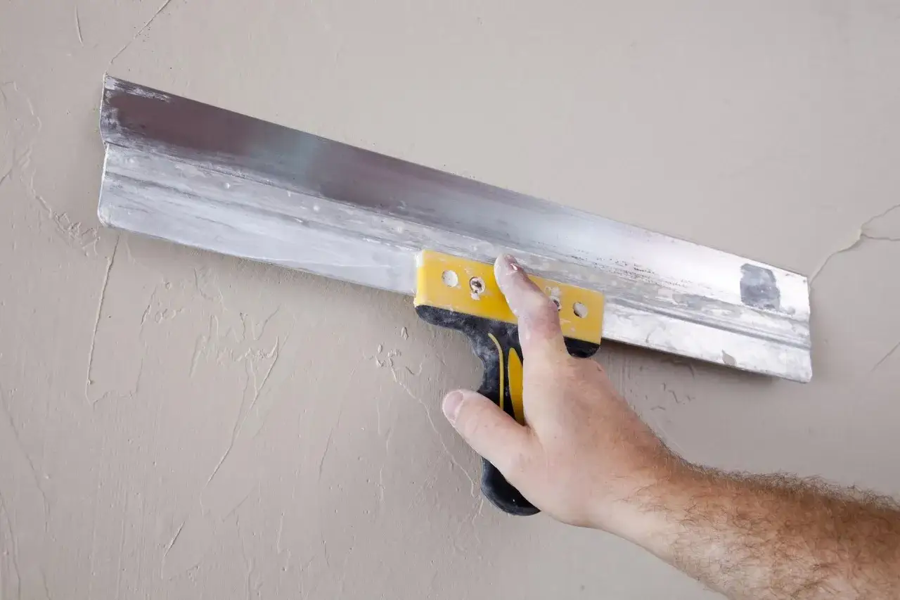 Jaką gładź szpachlową wybrać, aby uniknąć błędów w renowacji?