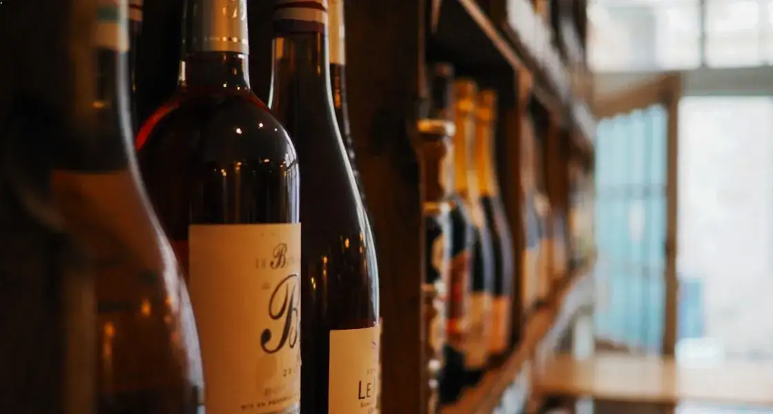 Jakie wino ma najmniej kalorii? Wybierz idealne na dietę!