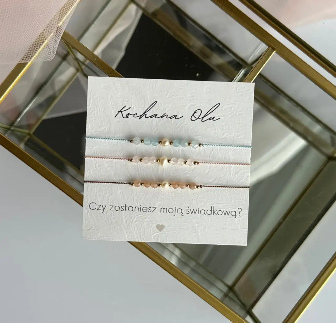 Bransoletka czy zostaniesz moją świadkową – wyjątkowe propozycje na tak ważny moment