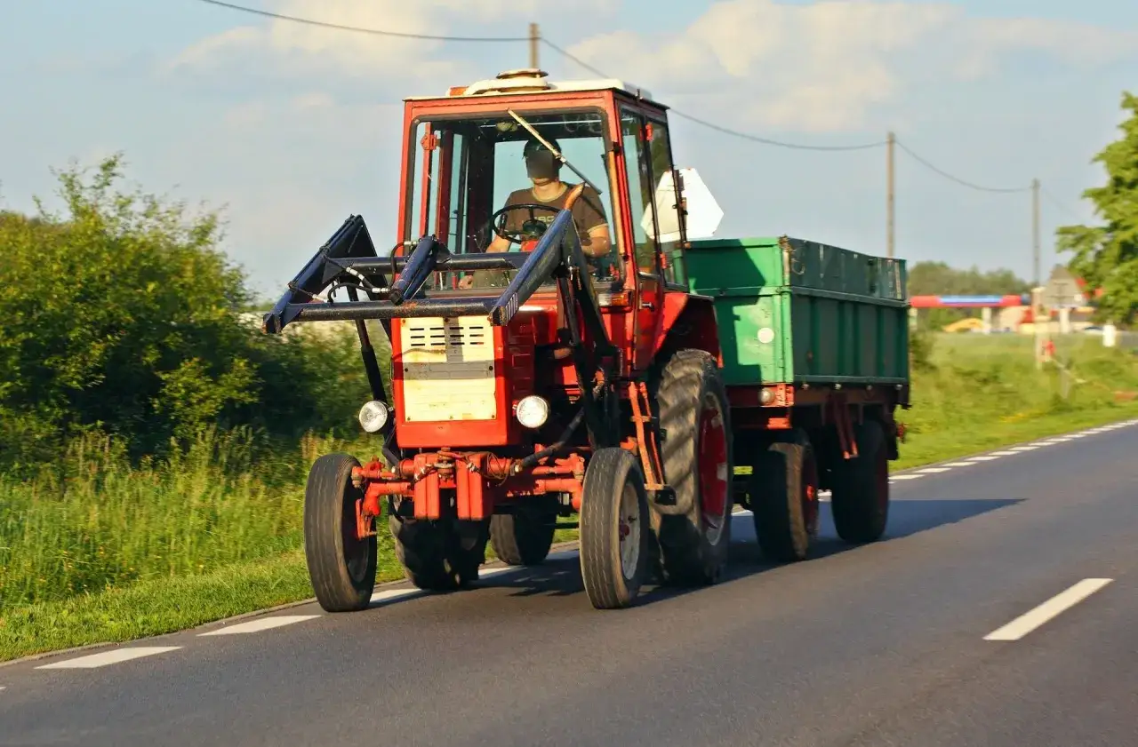 Badanie techniczne ciągnika: Ile kosztuje i jak uniknąć mandatu?
