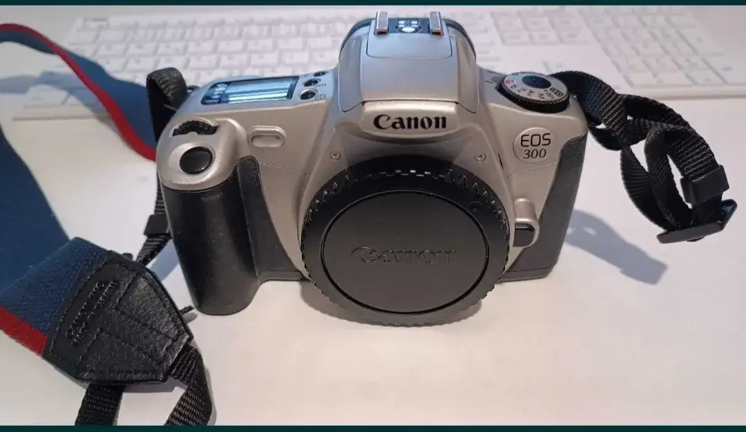 Lustrzanka Canon EOS 300 - poznaj jej wyjątkowe cechy i możliwości