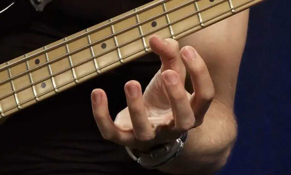 E-Bass lernen: Die besten Methoden und Ressourcen für jeden Spieler