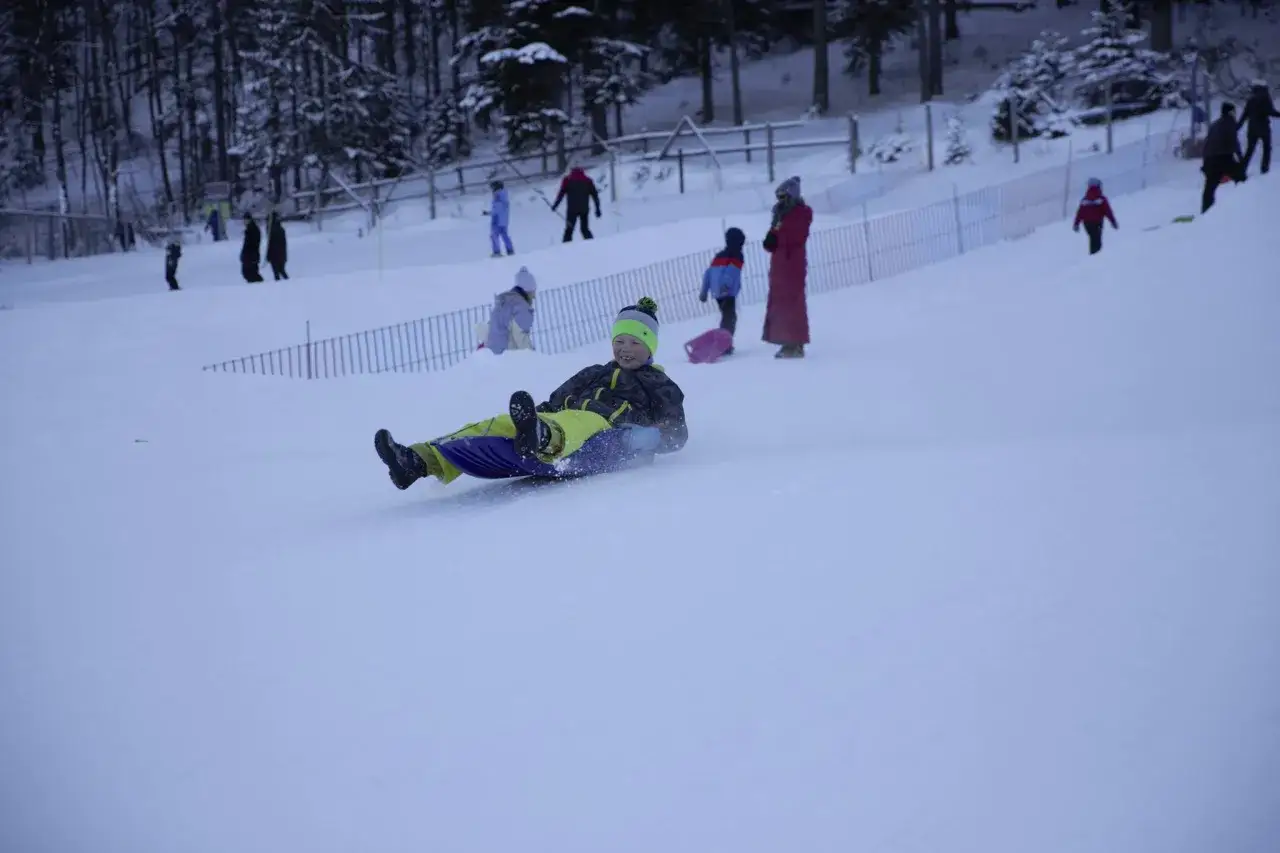 Gdzie na sanki z dzieckiem w Zakopanem? Bezpieczne miejsca na zimę