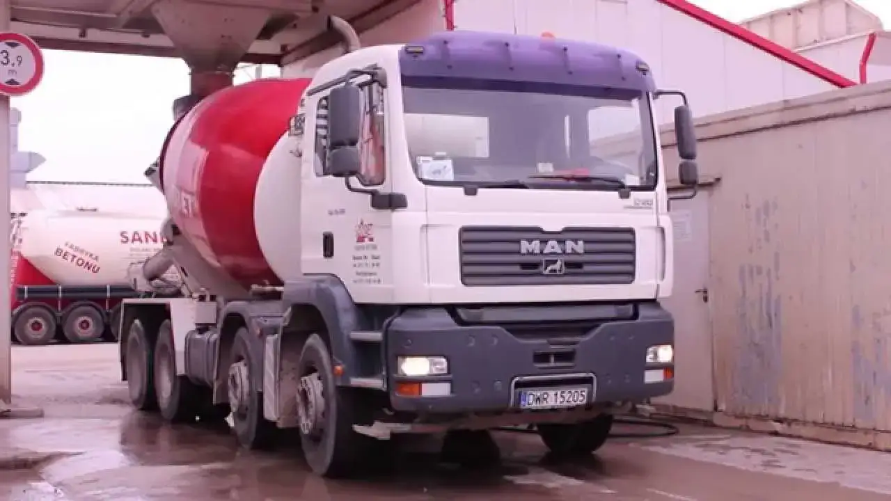 Jak powstaje beton? Poznaj tajniki produkcji i składników betonu