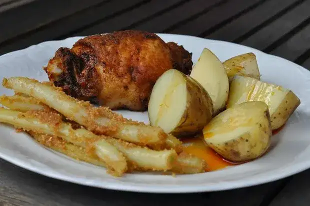 Ile piec kurczaka w piekarniku? Sekrety soczystego mięsa i chrupiącej skórki