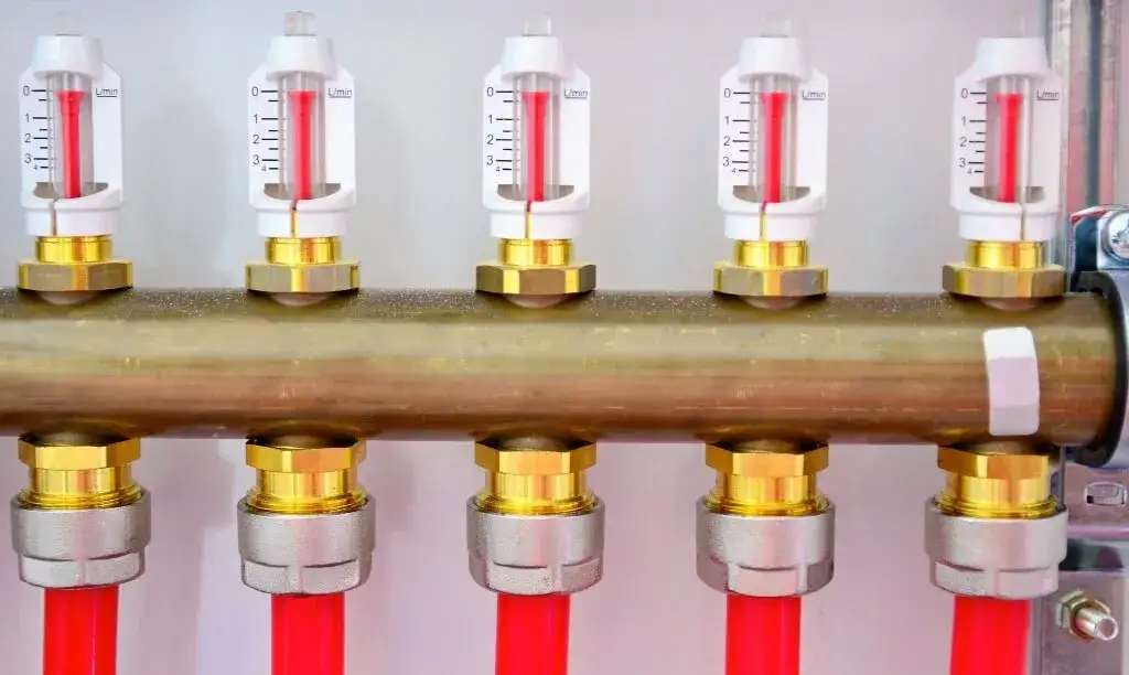 Jak odpowietrzyć podłogówkę z grzejnika i uniknąć problemów z ogrzewaniem