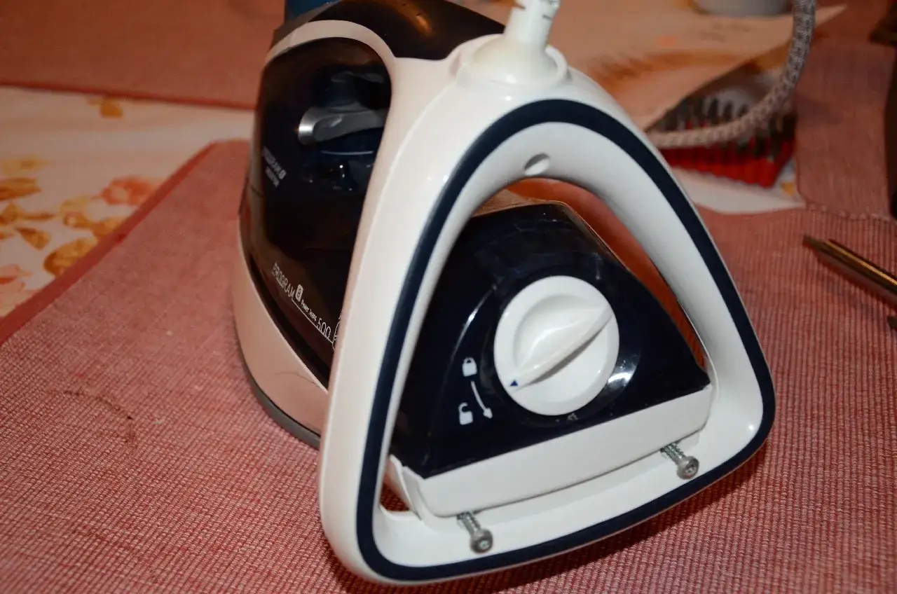 Jak rozebrać żelazko? Proste kroki, które ułatwią naprawę