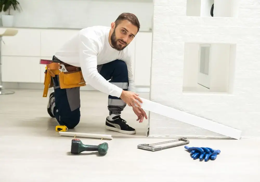 Jak właściwie ciąć listwy przypodłogowe, aby uniknąć błędów?