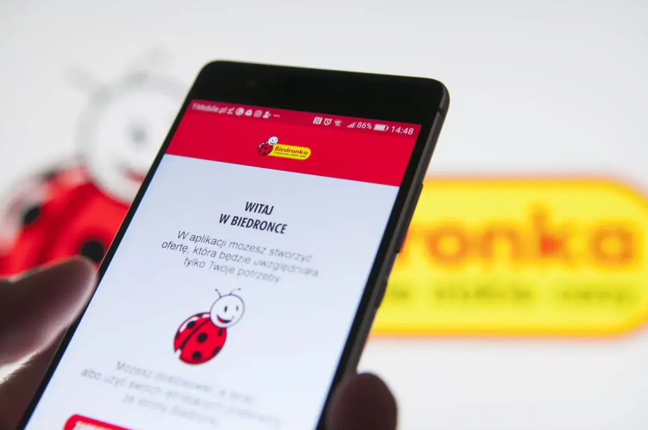 Czy aplikacja i karta Biedronki to to samo? Odkryj kluczowe różnice