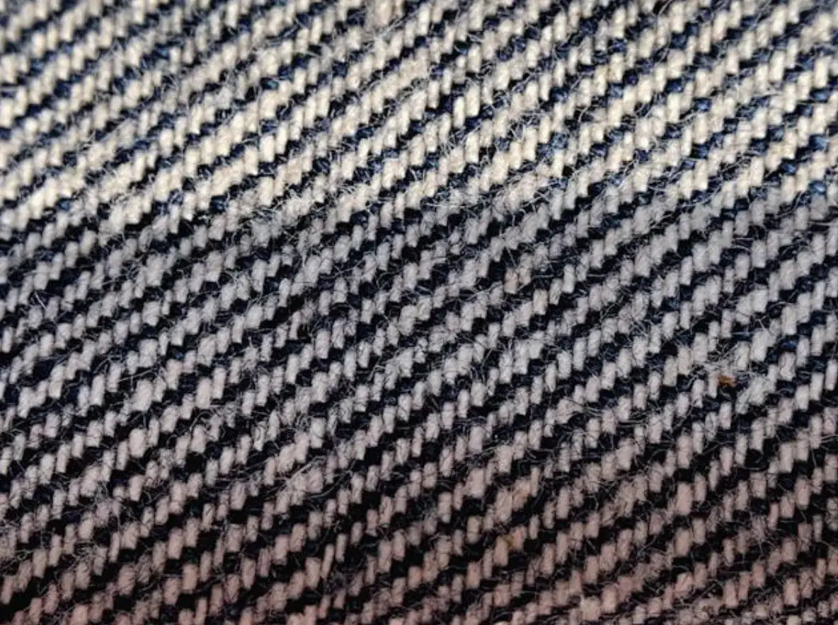 Materiały ekologiczne i konopie tekstylne: kiedy moda staje się zrównoważona