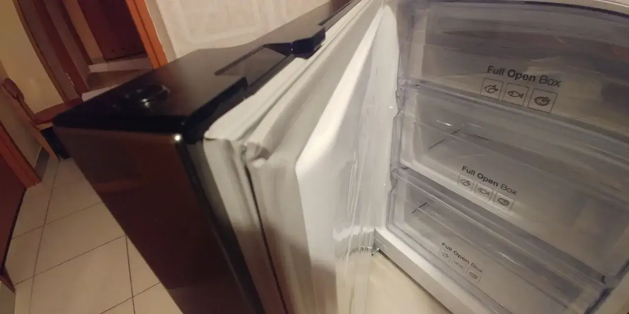 Uszkodzona uszczelka w lodówce? Zobacz, jak naprawić uszczelkę w lodówce, aby zapewnić jej szczelność i prawidłowe działanie.