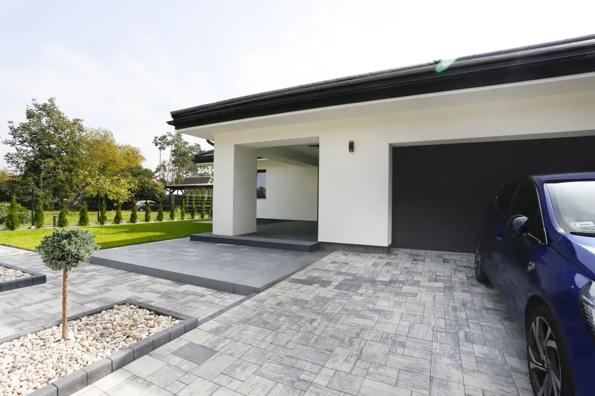 Co położyć na podjazd? Najlepsze materiały i ich wady