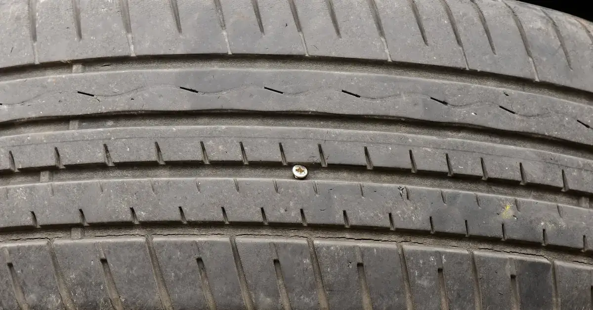 Was tun bei einer Schraube im Reifen? Wichtige Tipps zur Reparatur